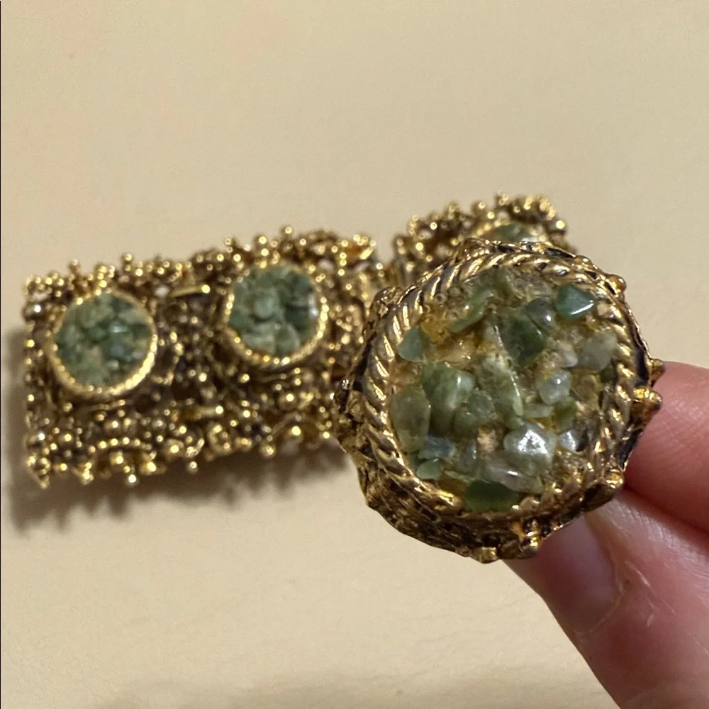 VINTAGE DETAILED OLD FASHIONED ELEGANT GOLD & GREEN STONED BRACELET & RING SET